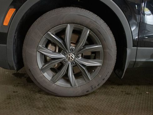 Used 2024 Volkswagen Tiguan SE AWD/4WD image 9