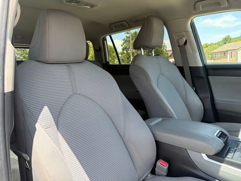 Used 2020 Toyota Highlander L AWD/4WD image 13