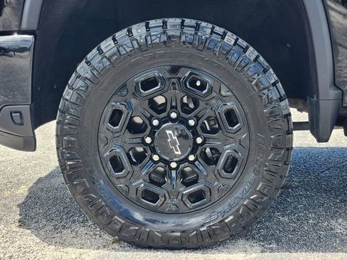 Used 2024 Chevrolet Silverado 2500 LTZ w/ LTZ Plus Package AWD/4WD image 10