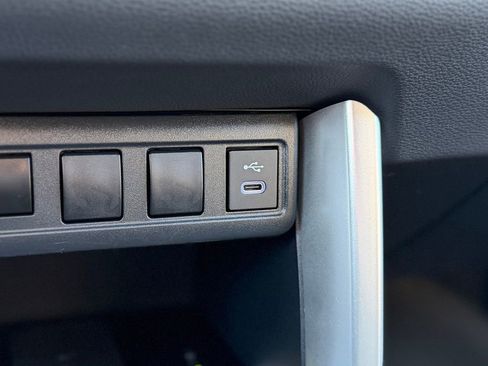 Used 2023 Toyota Corolla Cross LE w/ Moonroof Package image 16