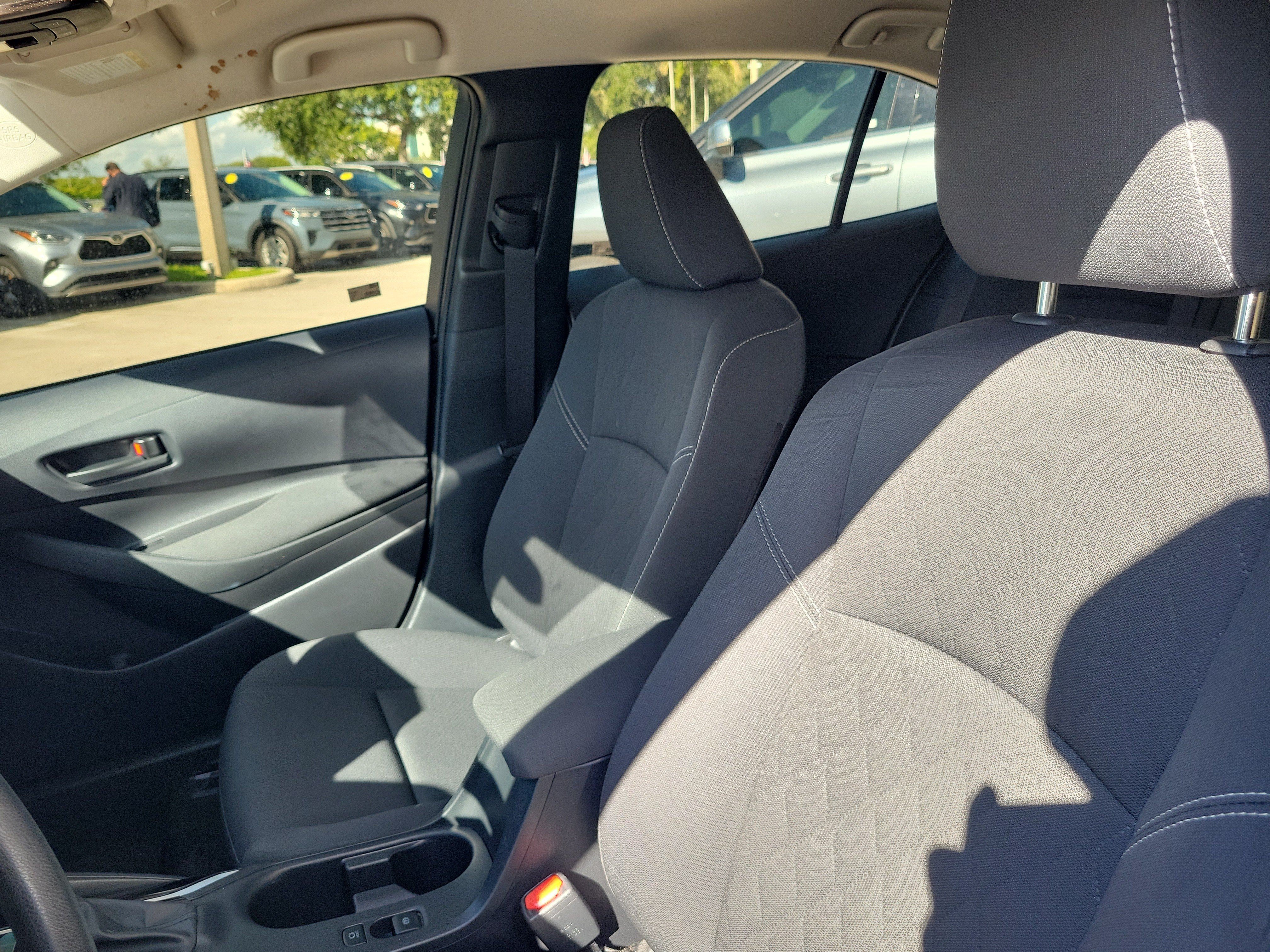 Used 2025 Toyota Corolla LE FWD image 21