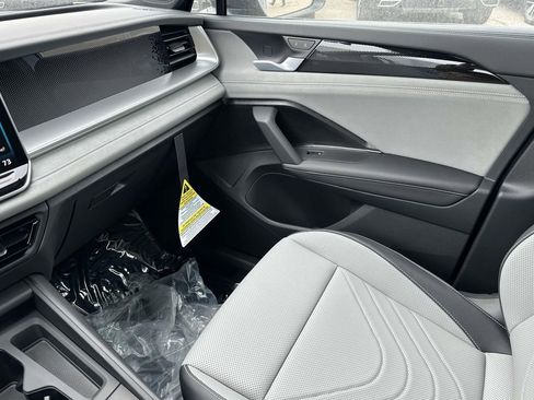 New 2026 Volkswagen Tiguan SE R-Line AWD/4WD image 26