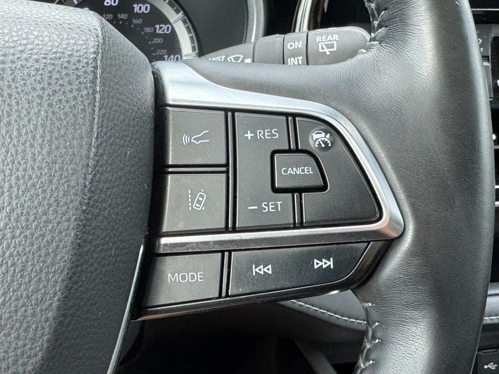 Used 2020 Toyota Highlander XLE AWD/4WD image 28