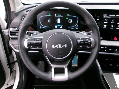 Used 2025 Kia Sportage LX AWD/4WD image 6