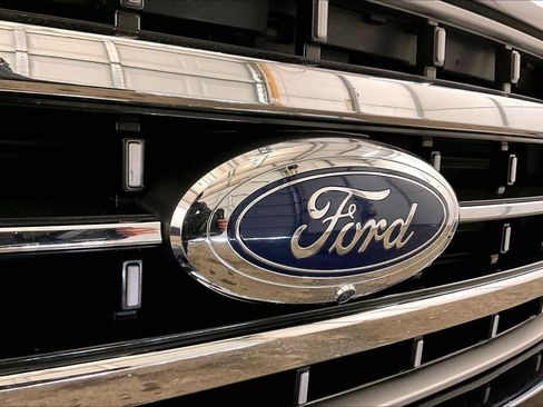 Used 2021 Ford F150 Lariat w/ Max Trailer Tow Package image 29