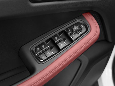Used 2023 Porsche Macan AWD/4WD image 13