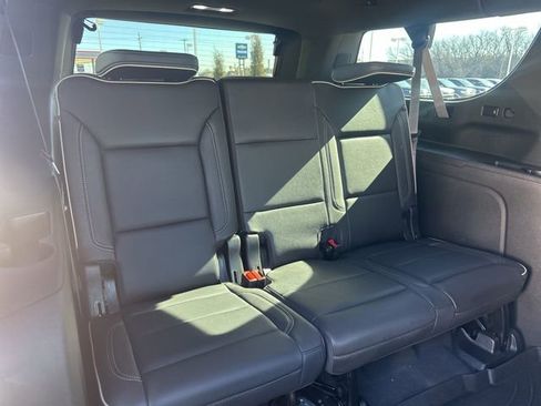 Used 2023 GMC Yukon XL SLT w/ SLT Premium Package image 24