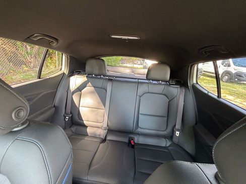 Used 2025 Buick Envista Sport Touring image 38