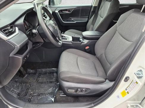 Used 2025 Toyota RAV4 XLE FWD image 16