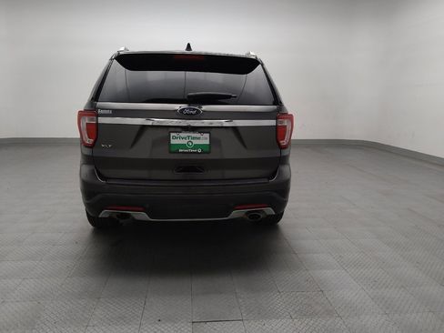 Used 2018 Ford Explorer XLT image 6
