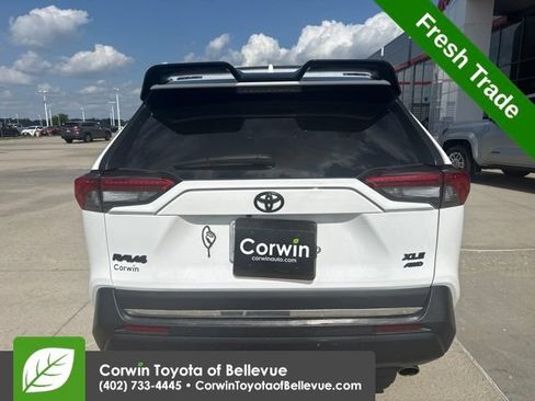 Used 2020 Toyota RAV4 XLE w/ Carpet Mat Package AWD/4WD image 6