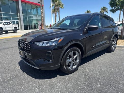 Used 2025 Ford Escape ST-Line AWD/4WD image 2