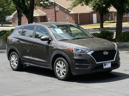 Used 2019 Hyundai Tucson SE FWD image 2