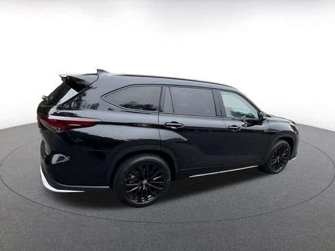 Used 2025 Toyota Highlander XSE AWD/4WD image 12