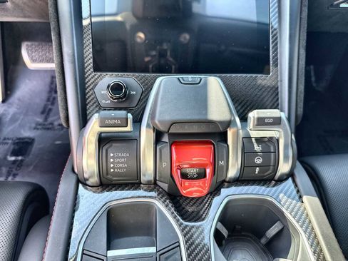 Used 2024 Lamborghini Urus Performante image 23