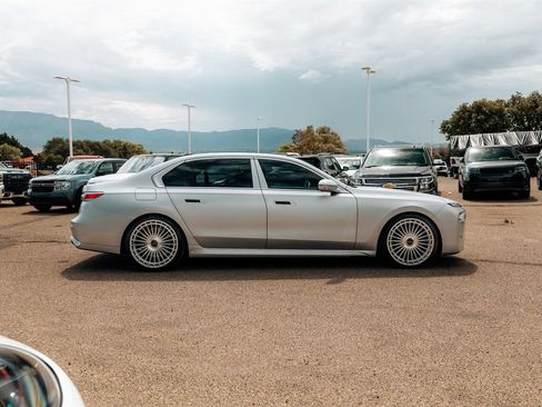 Used 2025 BMW 760i xDrive AWD/4WD image 8