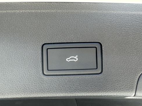 New 2026 Volkswagen Atlas Cross Sport SE image 10