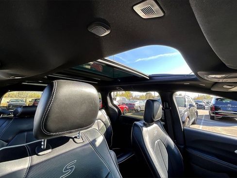 Used 2018 Chrysler Pacifica Limited w/ S Appearance Package image 33