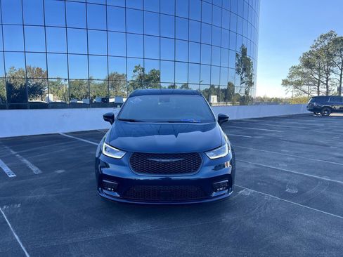 Used 2023 Chrysler Pacifica Touring-L w/ S Appearance Package image 2