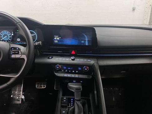 Used 2025 Hyundai Elantra SEL FWD image 19