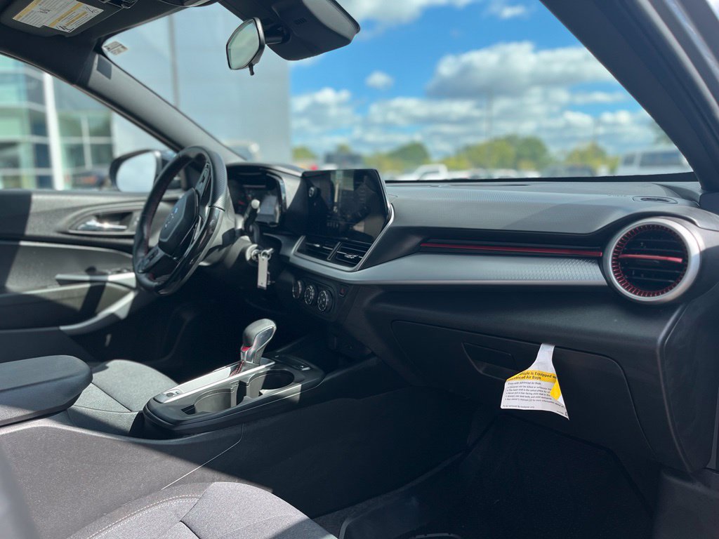 Used 2026 Chevrolet Trax RS FWD image 9