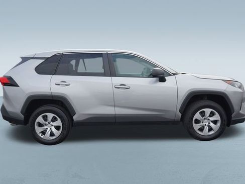 Used 2022 Toyota RAV4 LE image 9
