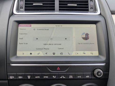 Used 2020 Jaguar E-PACE SE image 12