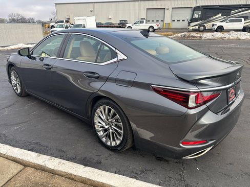 Used 2023 Lexus ES 350 w/ Luxury Package image 5
