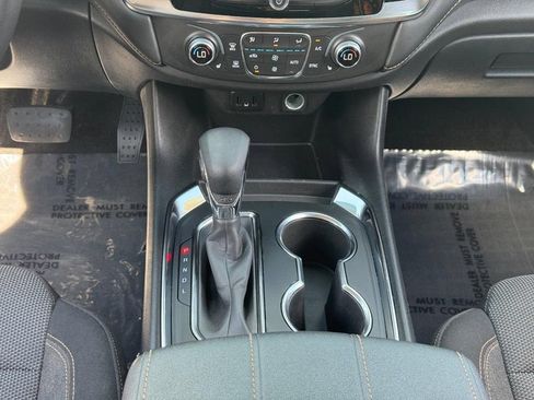 Used 2021 Chevrolet Traverse LT FWD image 20