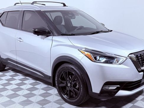 Used 2020 Nissan Kicks SR w/ SR Premium Package FWD image 1