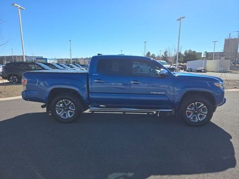 Used 2017 Toyota Tacoma Limited image 2
