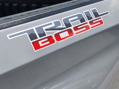 Used 2024 Chevrolet Silverado 1500 LT Trail Boss w/ LT Trail Boss Premium Package AWD/4WD image 28