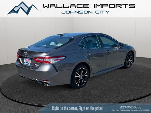 Used 2020 Toyota Camry SE FWD image 5