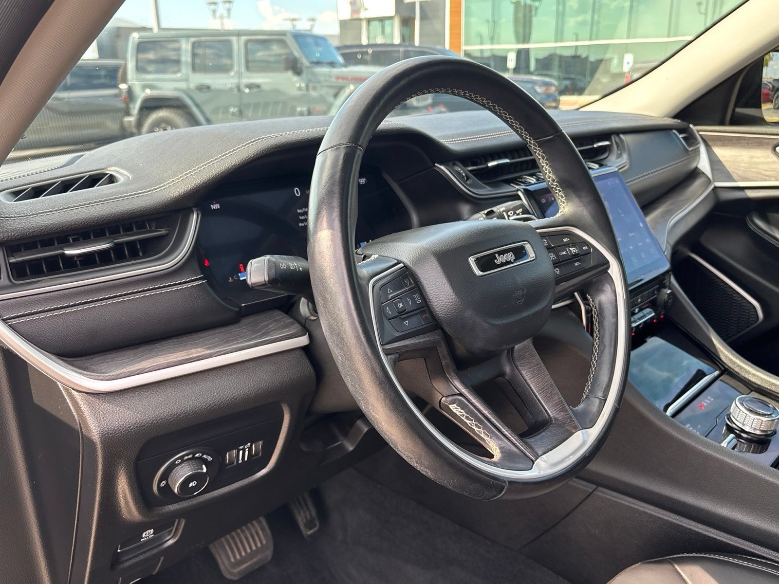 Used 2021 Jeep Grand Cherokee L Limited w/ Trailer Tow Group (B) AWD/4WD image 12
