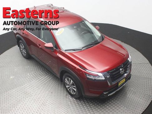 Used 2022 Nissan Pathfinder SL AWD/4WD image 3
