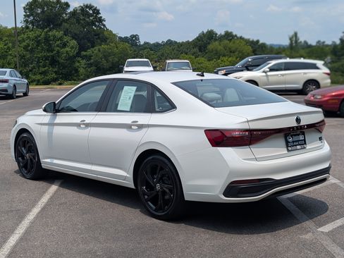 Used 2025 Volkswagen Jetta SE w/ Sunroof Package FWD image 7