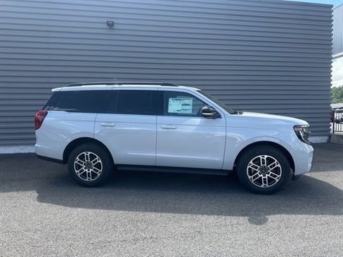 New 2025 Ford Expedition Active image 2