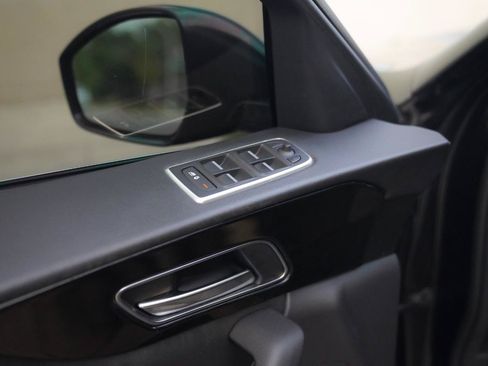 Used 2019 Jaguar F-PACE AWD/4WD image 23