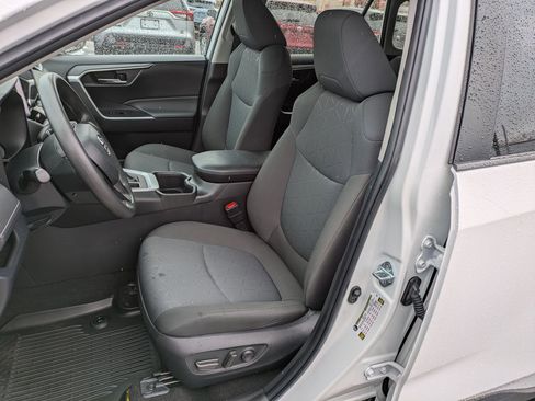 Used 2023 Toyota RAV4 XLE image 7