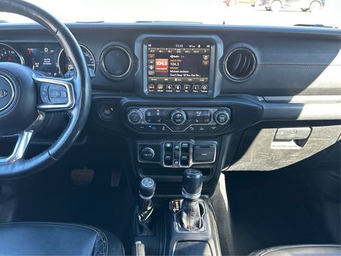 Used 2022 Jeep Wrangler Unlimited Sahara image 17