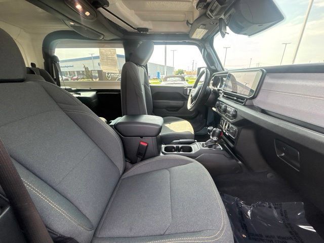 Used 2025 Jeep Wrangler Sport AWD/4WD image 20