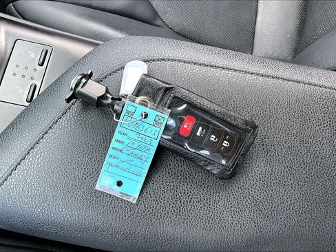 Used 2023 Toyota Camry XSE FWD image 14