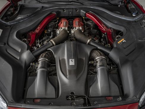 Used 2019 Ferrari Portofino RWD image 46