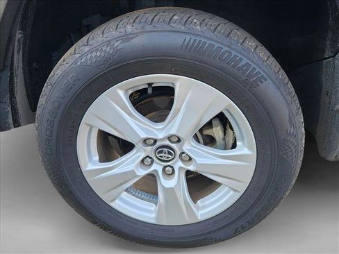 Used 2020 Toyota RAV4 XLE image 4