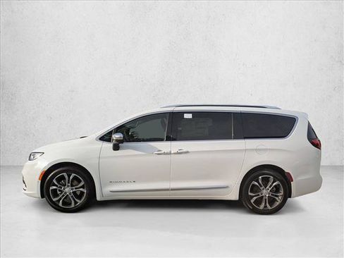 New 2026 Chrysler Pacifica Pinnacle FWD image 5