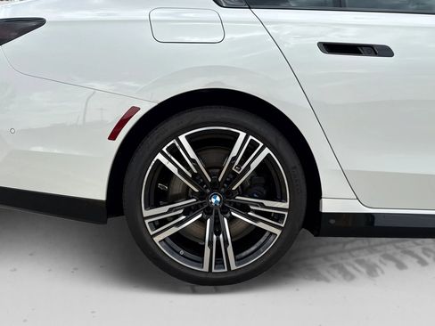 Used 2023 BMW 760i xDrive AWD/4WD image 27