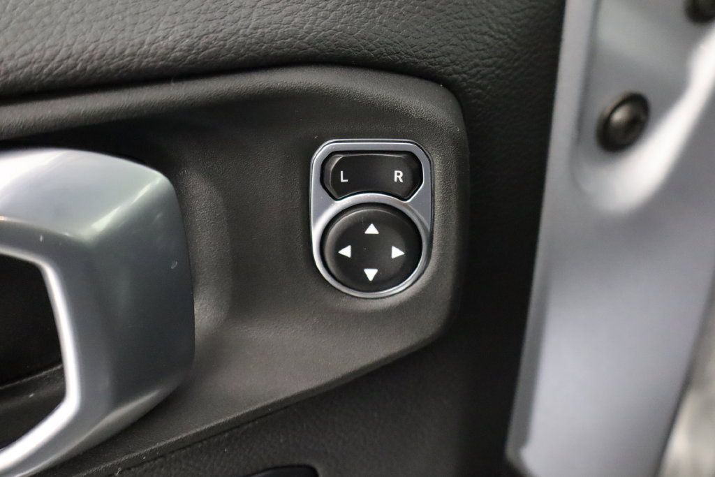 Used 2022 Jeep Wrangler Unlimited Sahara w/ Cold Weather Group AWD/4WD image 20