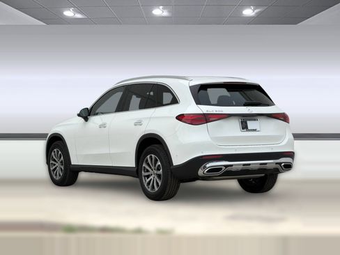 Used 2026 Mercedes-Benz GLC 300 image 3