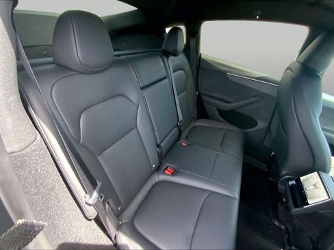 Used 2026 Tesla Model Y 2WD image 18