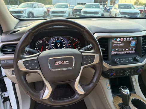 Used 2018 GMC Acadia Denali w/ Technology Package FWD image 17